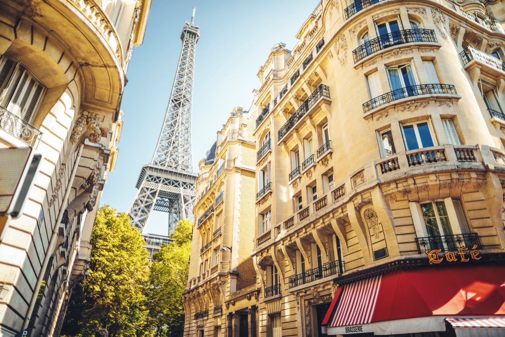 Paris iconic image-3