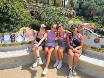 CAPAStudyAbroad_Summer2022_Barcelona_TaylorAtkinson_group photo with friends at Parc Güell