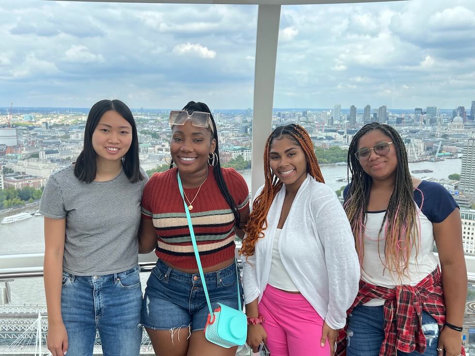 fall2022-london_amarah-mcdougal_london-eye-with-friends