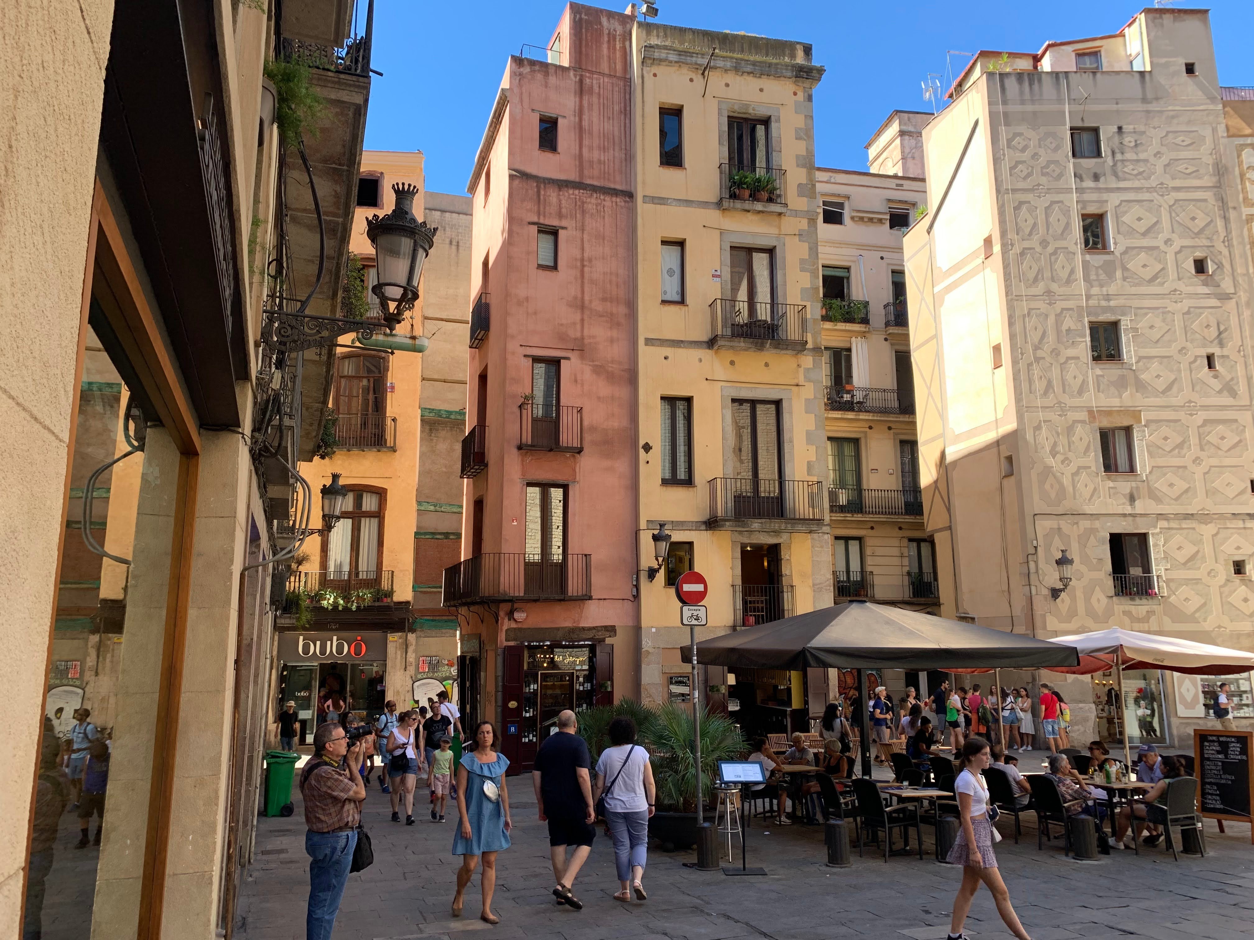 barcelona buildings restaurant